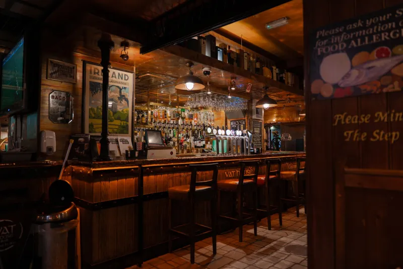 Pull Up a Stool: How British Inns Turn Strangers Into Regulars Before Last Orders